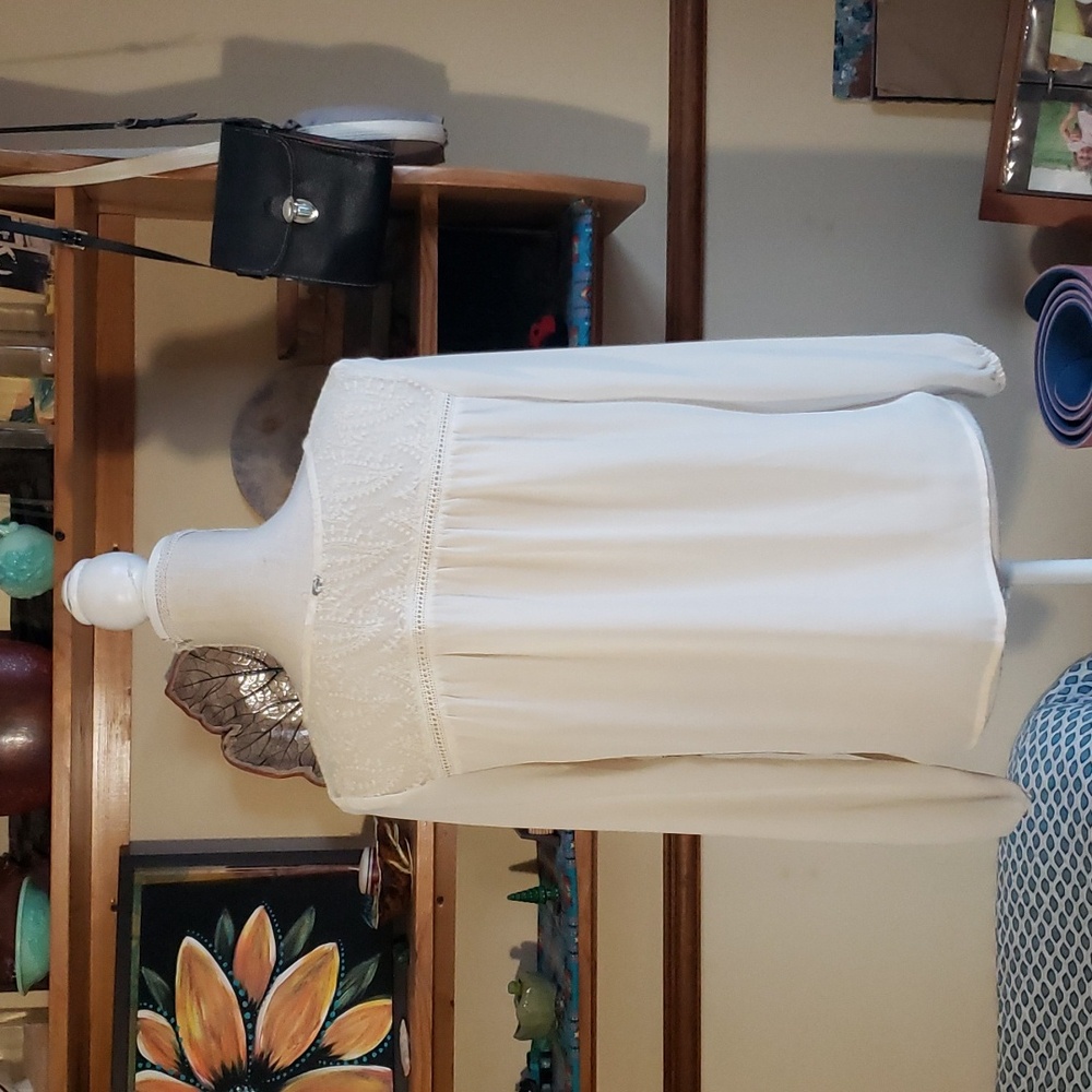 Sheer embroidered blouse - Picture 5 of 6